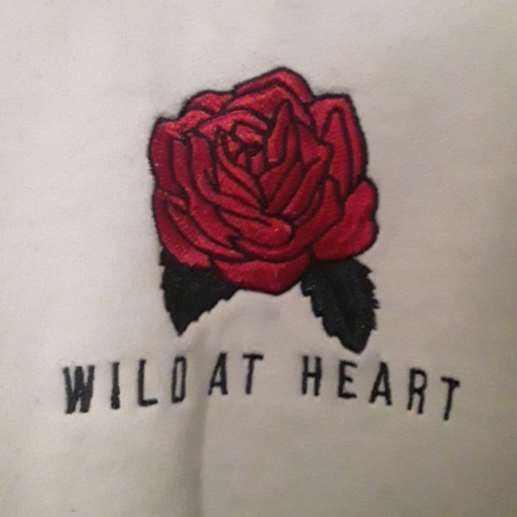 Cute off-white cropped sweatshirt! - Picture 2 of 6